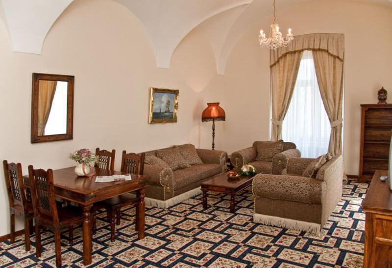 Chateau Zbiroh Room photo